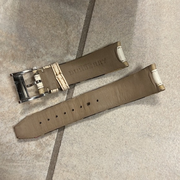 Authentic Burberry watch - Picture 6 of 9